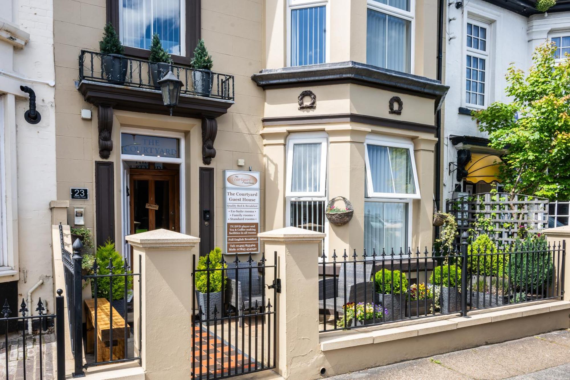 The Courtyard Guest House Great Yarmouth Eksteriør billede