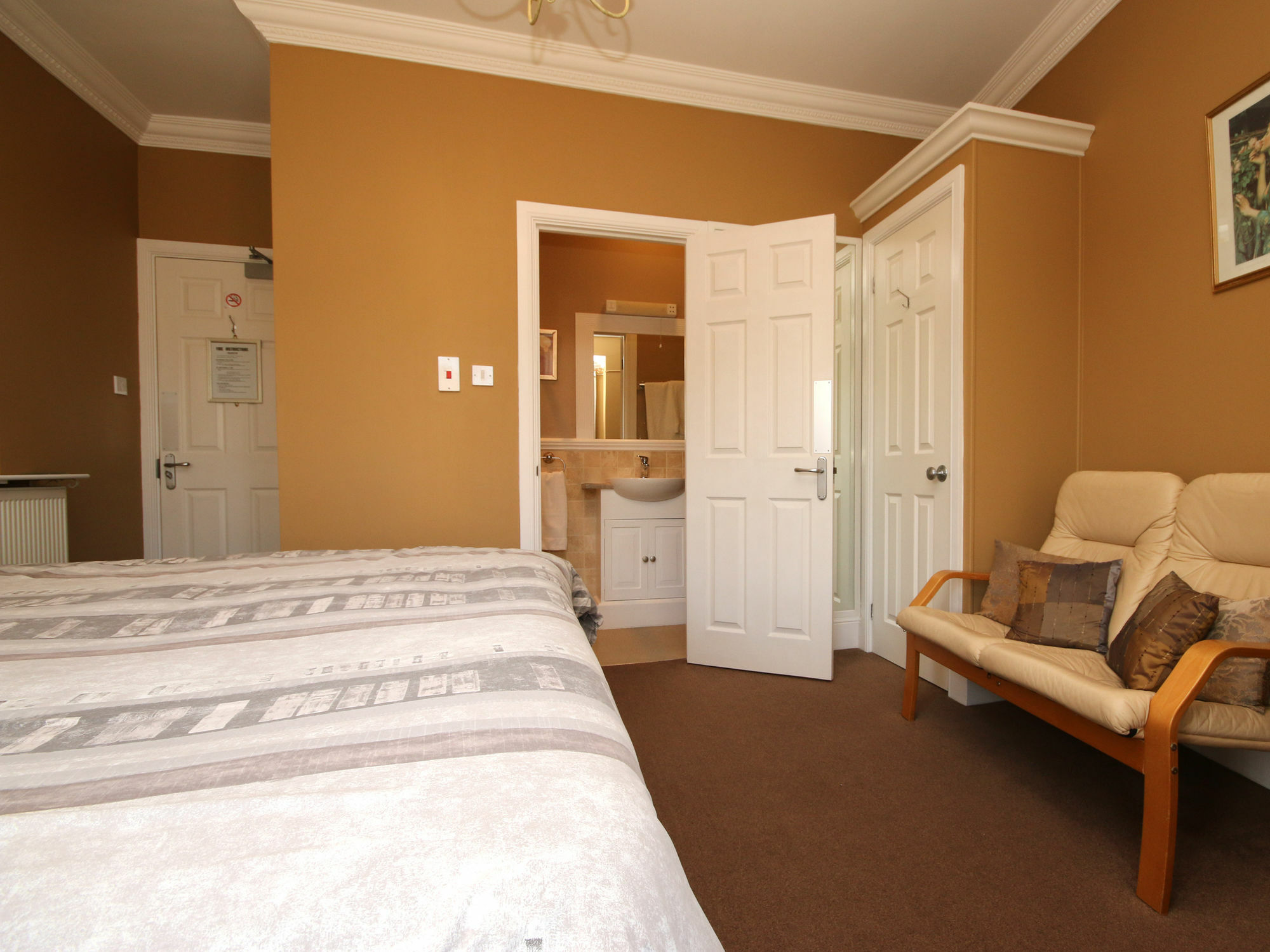 The Courtyard Guest House Great Yarmouth Eksteriør billede